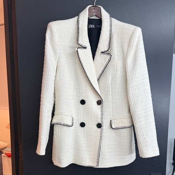 Zara Jackets & Blazers - Zara Women's Ivory Tweed Blazer with Black Trim